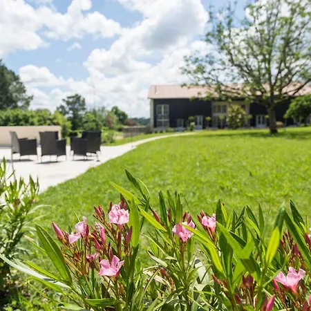 Sleeps 22 Pool Air Con Wifi