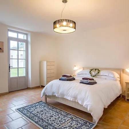 Sleeps 22 Pool Air Con Wifi Agnac