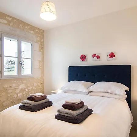 Sleeps 22 Pool Air Con Wifi * Agnac